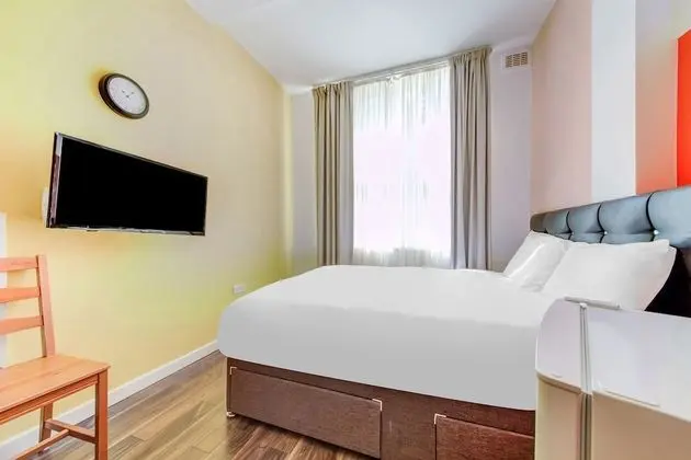 Standard Tek Büyük Yataklı Oda