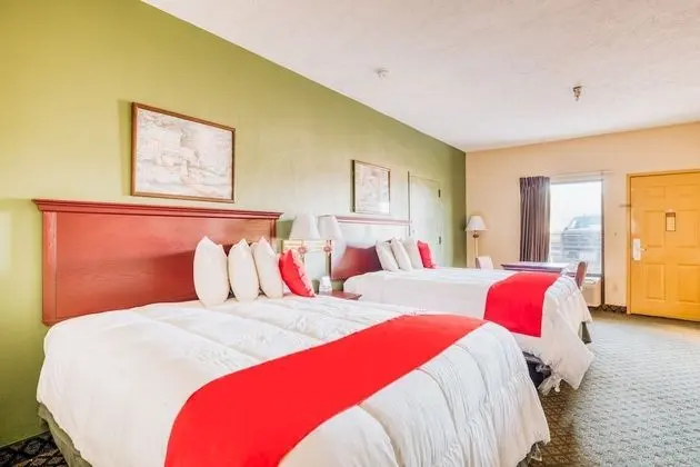 Oda, 2 Büyük (Queen) Boy Yatak