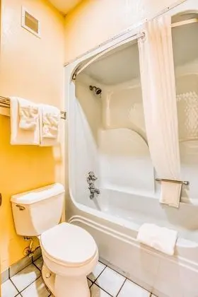 Oda, 2 Büyük (Queen) Boy Yatak