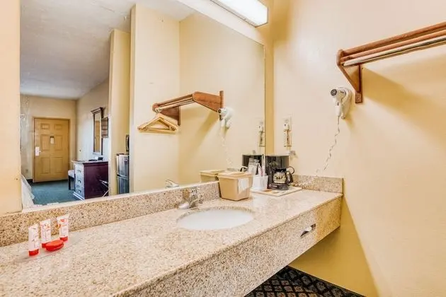 Oda, 2 Büyük (Queen) Boy Yatak