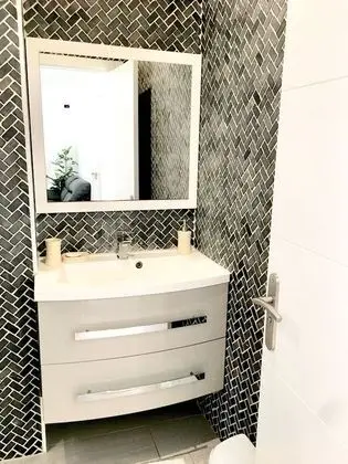 Tek Büyük Yataklı Oda, Ortak Banyo