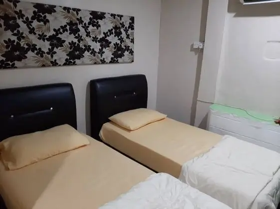 İki Ayrı Yataklı Oda, Ortak Banyo