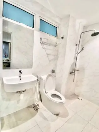 Tek Büyük Yataklı Oda, Ortak Banyo
