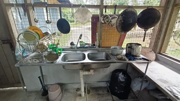 İki Ayrı Yataklı Oda, Ortak Banyo