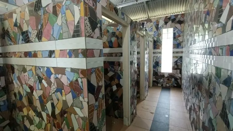 İki Ayrı Yataklı Oda, Ortak Banyo
