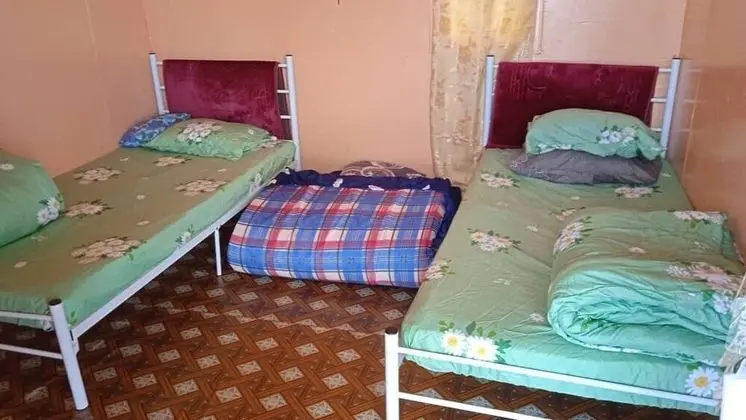 İki Ayrı Yataklı Oda, Ortak Banyo