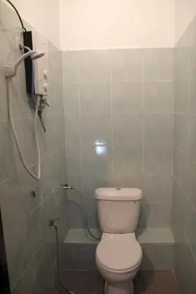 Üç Kişilik Oda, Ortak Banyo