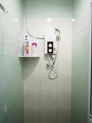 Üç Kişilik Oda, Ortak Banyo