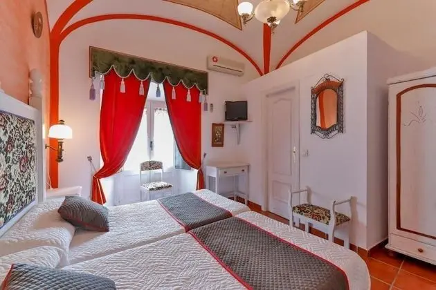 Tek Büyük veya İki Ayrı Yataklı Oda