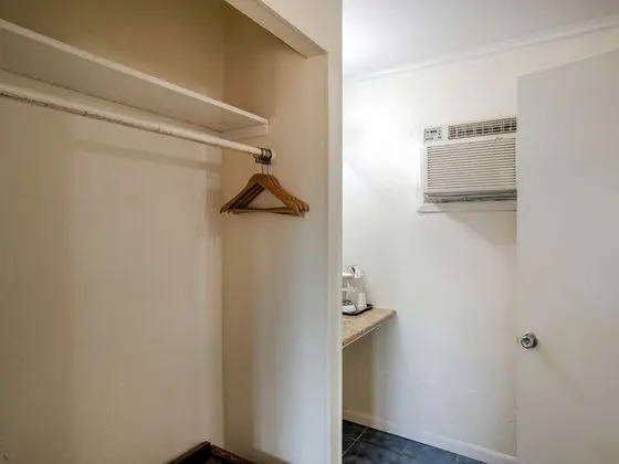 Oda, 2 Büyük (Queen) Boy Yatak