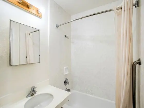 Oda, 2 Büyük (Queen) Boy Yatak