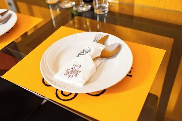 Odada yemek servisi