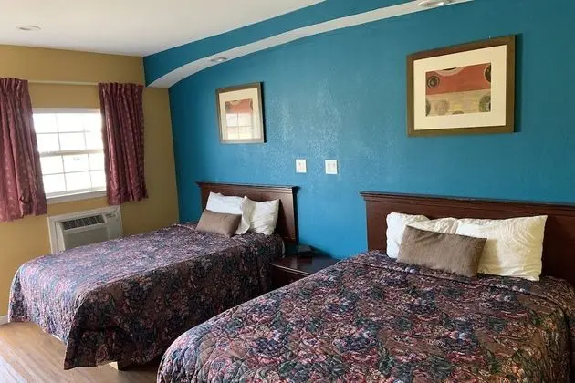 Oda, 2 Büyük (Queen) Boy Yatak