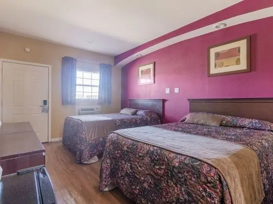 Oda, 2 Büyük (Queen) Boy Yatak