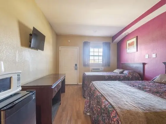 Oda, 2 Büyük (Queen) Boy Yatak