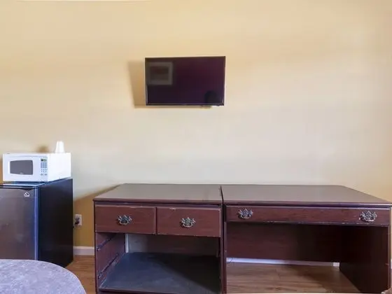 Oda, 2 Büyük (Queen) Boy Yatak