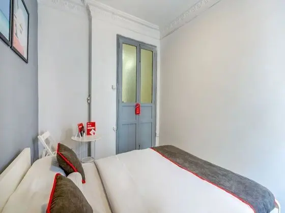Tek Büyük Yataklı Oda, Ortak Banyo