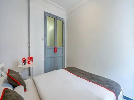 Tek Büyük Yataklı Oda, Ortak Banyo