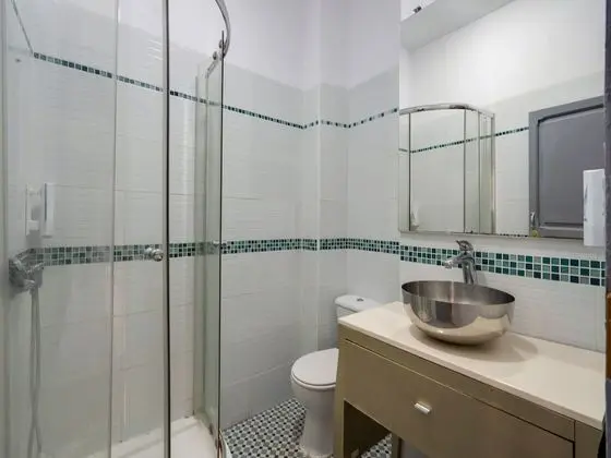 Tek Büyük Yataklı Oda, Ortak Banyo