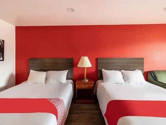 2 Queen Bed with Pull Out