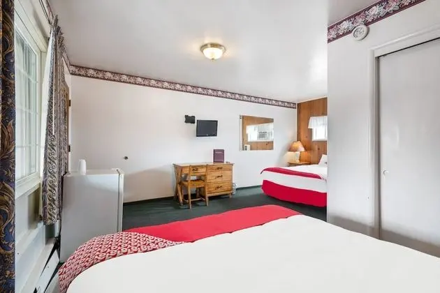 Oda, 2 Büyük (Queen) Boy Yatak