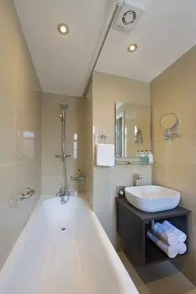 Deluxe Dört Kişilik Oda