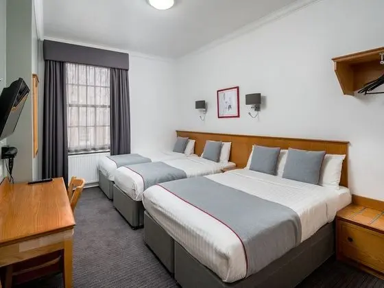 Deluxe Dört Kişilik Oda