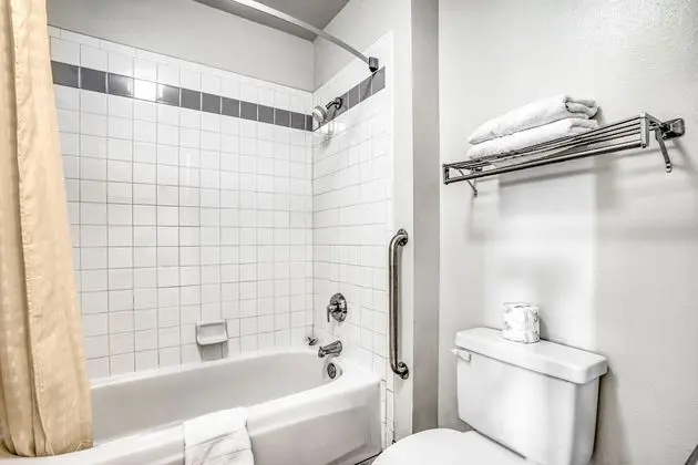 Oda, 1 En Büyük (King) Boy Yatak, Engellilere Uygun