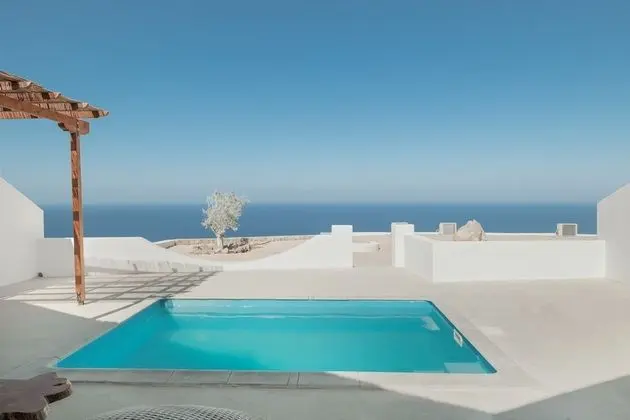 Junior Suite with private heated pool & Sea View