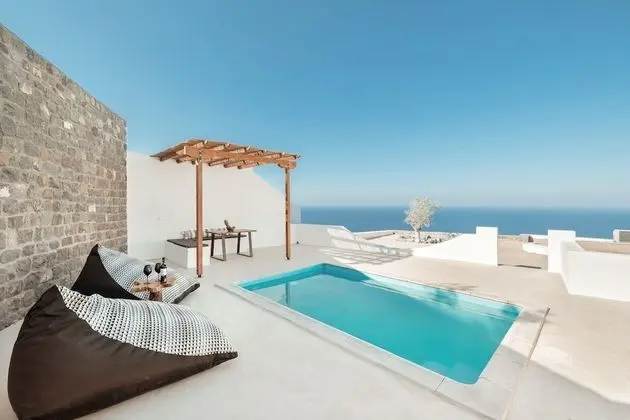 Junior Suite with private heated pool & Sea View