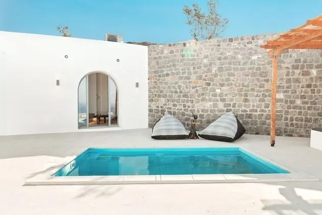 Junior Suite with private heated pool & Sea View