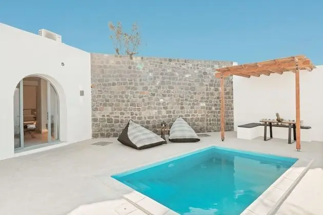 Junior Suite with private heated pool & Sea View