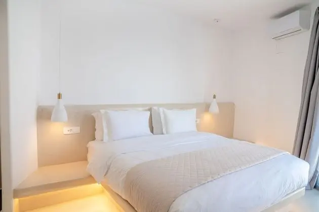 Superior Suite with private heated pool & Sea View