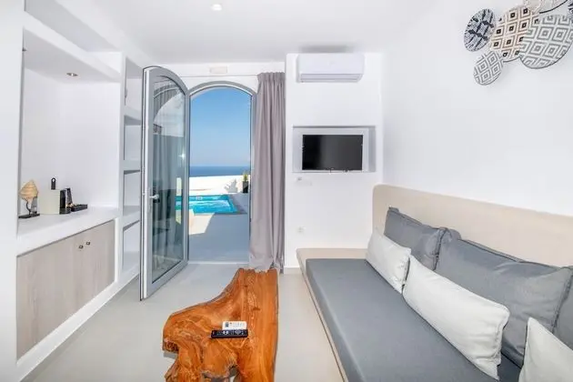 Superior Suite with private heated pool & Sea View