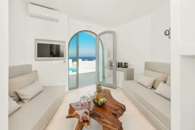 Superior Suite with private heated pool & Sea View