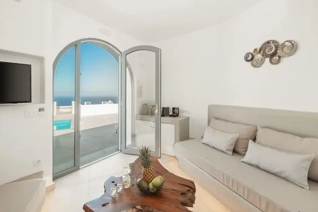 Superior Suite with private heated pool & Sea View