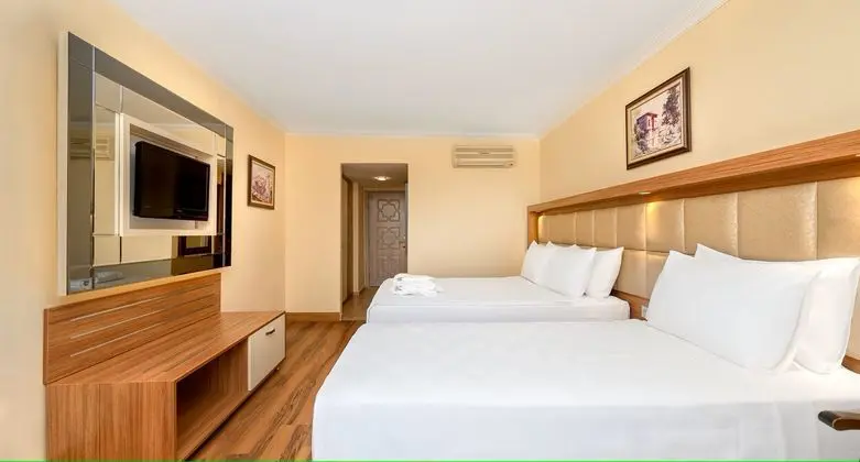 https://images.etstur.com/imgproxy/resize/2560x1440/files/images/hotelImages/etsrooms/878/Incekum_Beach_Resort_20241213101426_0.jpg