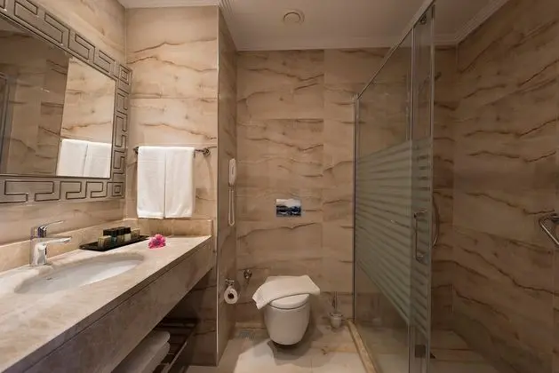 https://imagessl.etstur.com/files/images/hotelImages/TR/54399/l/Oz-Hotels-Sui-Oda-198857.jpg