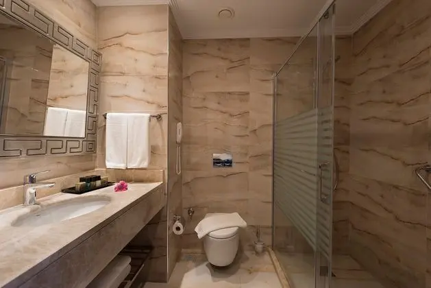 https://imagessl.etstur.com/files/images/hotelImages/TR/54399/l/Oz-Hotels-Sui-Oda-198857.jpg