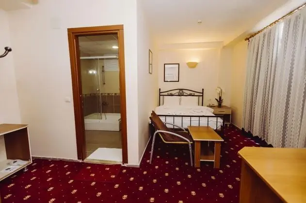 Çift Kişilik, Bahçe Manzaralı