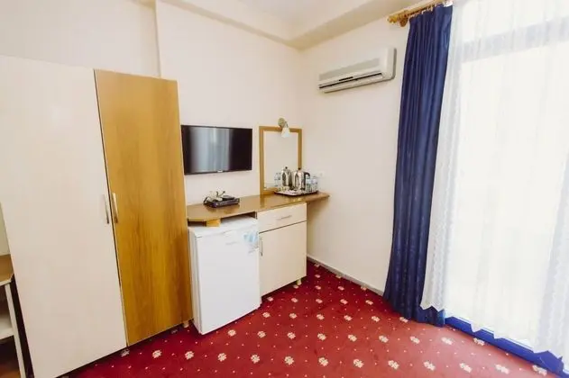 Tek Kişilik, Bahçe Manzaralı