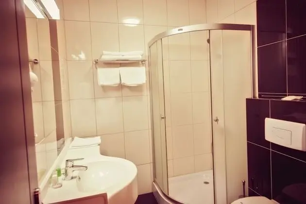 Business Tek Büyük Yataklı Oda