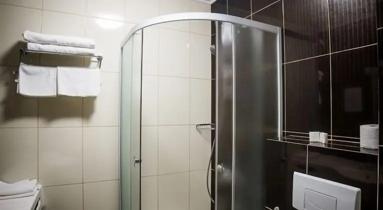 Business Tek Büyük Yataklı Oda