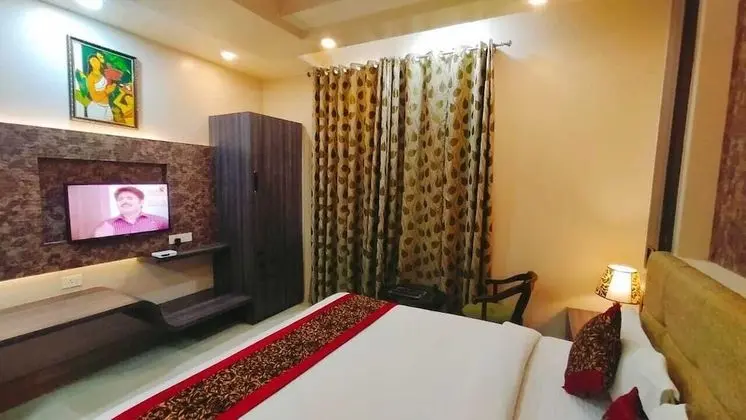 Deluxe Tek Büyük Yataklı Oda, 1 Çift Kişilik Yatak, Sigara İçilebilir, Şehir Manzaralı