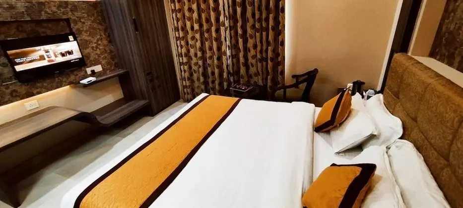 Deluxe Tek Büyük Yataklı Oda, 1 Çift Kişilik Yatak, Sigara İçilebilir, Şehir Manzaralı