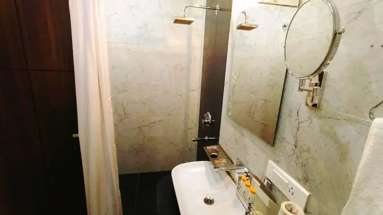 Deluxe Tek Büyük Yataklı Oda, 1 Çift Kişilik Yatak, Sigara İçilebilir, Şehir Manzaralı