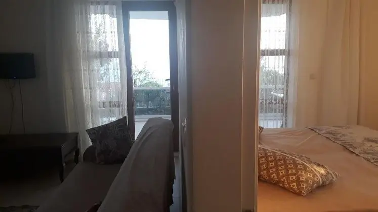 Daire-Zemin Kat, Bahçe Manzaralı, Balkonlu