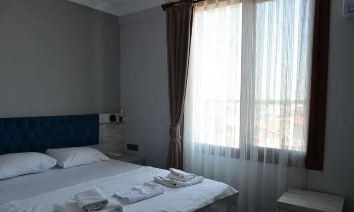 Çift Kişilik, Deniz Tarafı