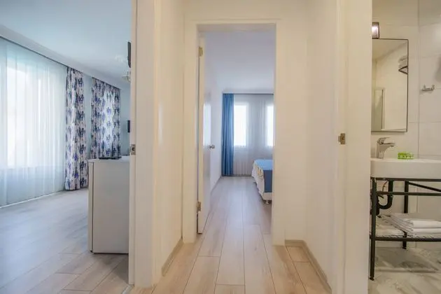 Havuz Manzaralı Suite
