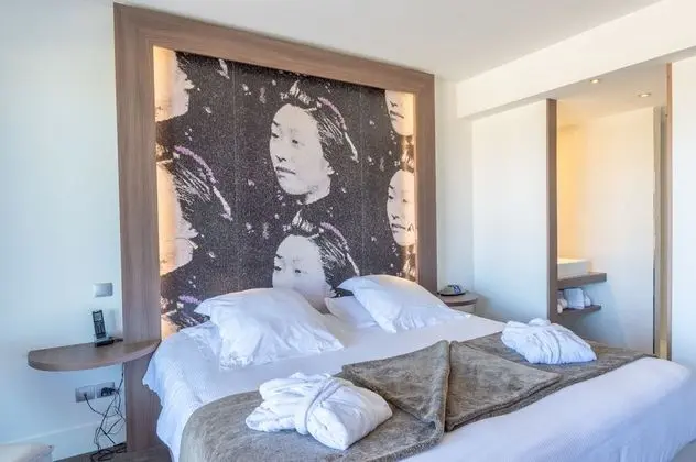 Luxury Oda